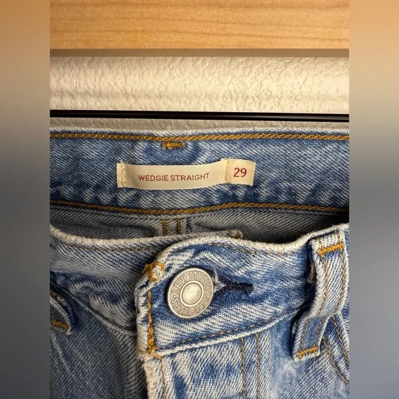 Levi’s Wedgie Straight Premium Authentically Yours Wash High Rise Jeans Size 29 - Picture 5 of 11